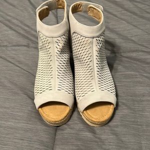 Grey/taupe Skechers memory foam wedge sandal Size 9M Women’s